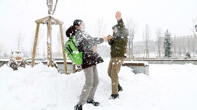 Olumsuz hava şartları tatil getirdi: 41 ilde eğitime kar engeli