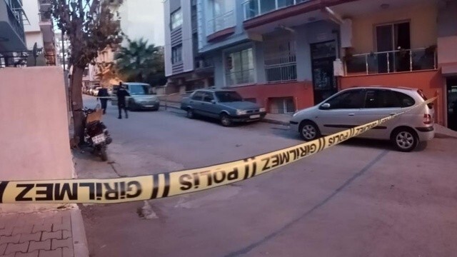 Evinin önüne park eden iki çocuk babasını öldürdü