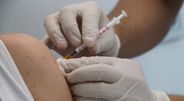 Pfizer-BioNTech duyurdu: Omicron varyantı için yeni aşı geliyor
