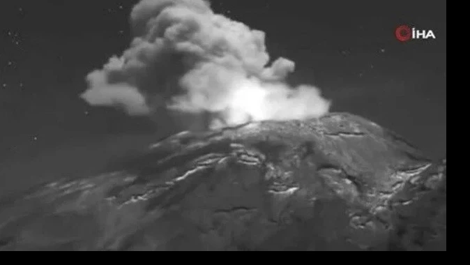 Popocatepetl Yanardağı bir kez daha patladı!