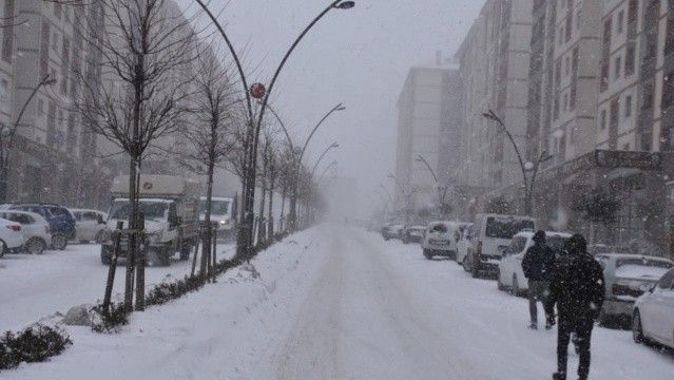 Şırnak’ta karda mahsur kalan 43 kişi kurtarıldı