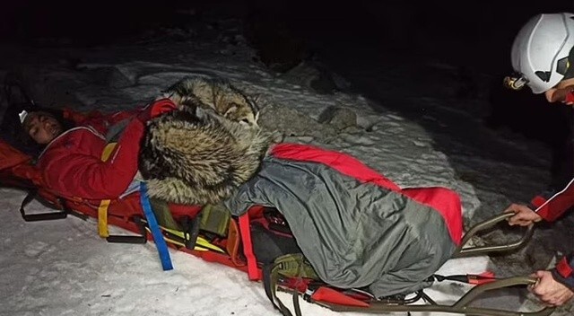 Yaralı dağcının hayatını köpeği kurtardı