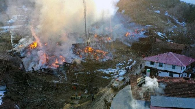 Kastamonu&#039;da bir köy yangında yok oldu