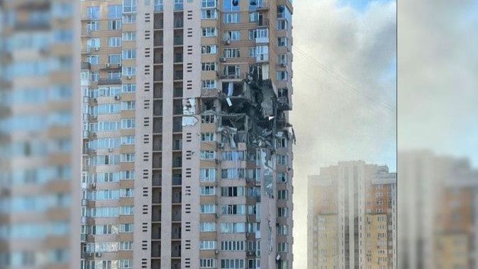 Rusya sivilleri vurdu: 5 katlı bina bombaların hedefi oldu