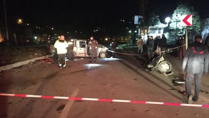 Trabzon&#039;da feci kaza! Araba 3&#039;e ayrıldı, ölü ve yaralılar var