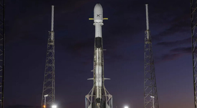 Uydularını Güneş fırtınasına kaptıran SpaceX, yenilerini fırlattı