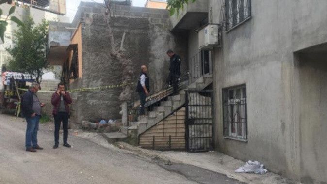 Adana&#039;da anne cinayeti! Sokak ortasında silahla öldürdü