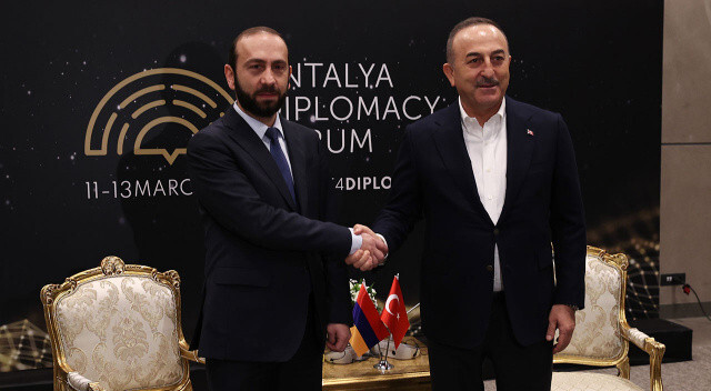 Bakan Çavuşoğlu, Ermeni mevkidaşıyla görüştü