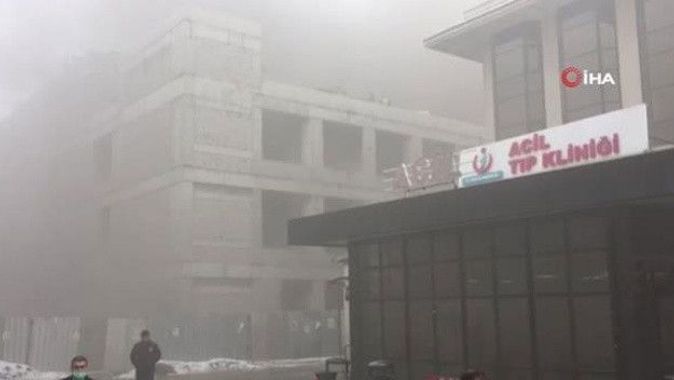 Hastane inşaatında yangın çıktı: İşçiler mahsur kaldı!