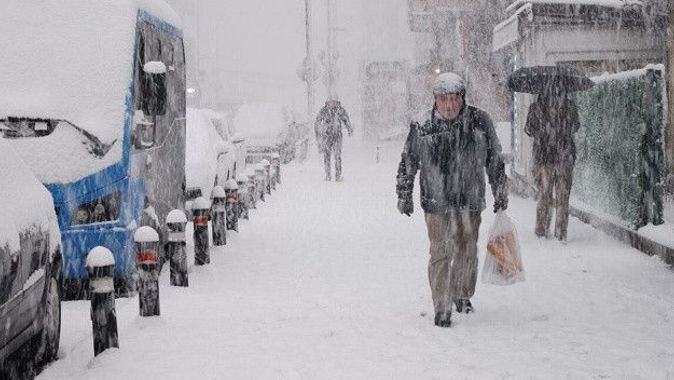 İstanbul&#039;a kar yeniden geliyor: &quot;Bu son kar diye sevinmeyin&quot;