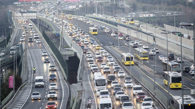 Kar İstanbul&#039;a giriş yaptı: Trafik yoğunluğu yüzde 72&#039;e ulaştı