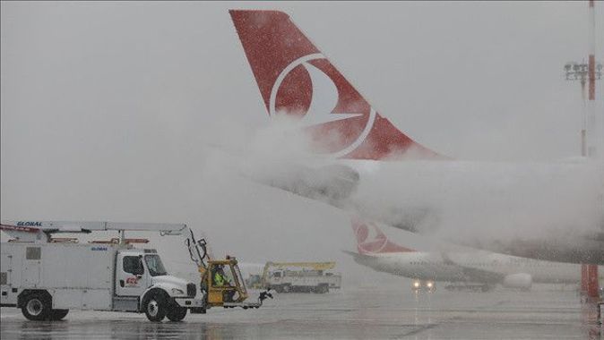 Kar kapıda, İstanbul&#039;da uçak seferleri iptal!