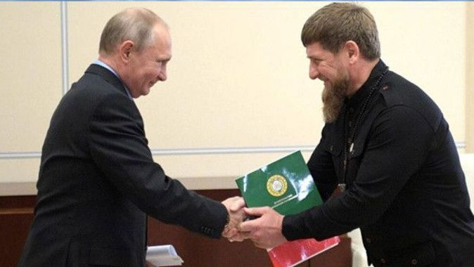 Putin Çeçen lider Kadirov’a korgeneral rütbesi verdi!