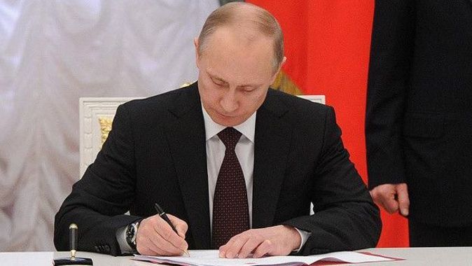 Putin imzayı attı! Rusya&#039;da yaptırımlara karşı yeni ekonomik hamle