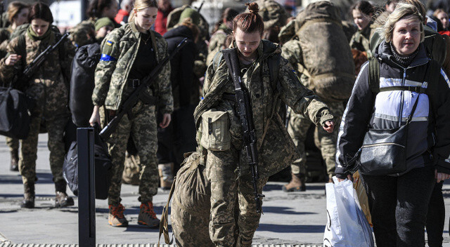Ukraynalı kadınlar cepheye koştu