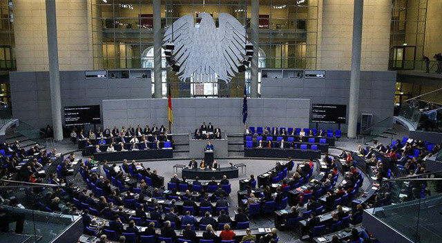Ukrayna&#039;ya ağır silah sevkiyatı önergesi Alman Meclisinde kabul edildi