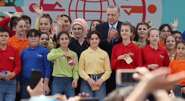 Cumhurbaşkanı Erdoğan&#039;dan 23 Nisan mesajı: Sizler için 2071 vizyonunu tasarlıyoruz