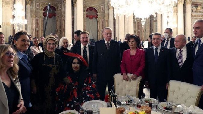 Cumhurbaşkanı Erdoğan, sanatçılarla iftar yemeğinde buluştu! Ünlü isimler o anları anlattı