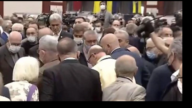 Fenerbahçe’de Divan Kurulu toplantısında ortalık birbirine girdi! Ali Koç olduğu yerden fırladı