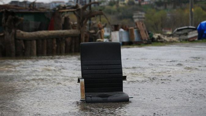 İstanbul&#039;a su sağlayan Kazandere Barajı taştı