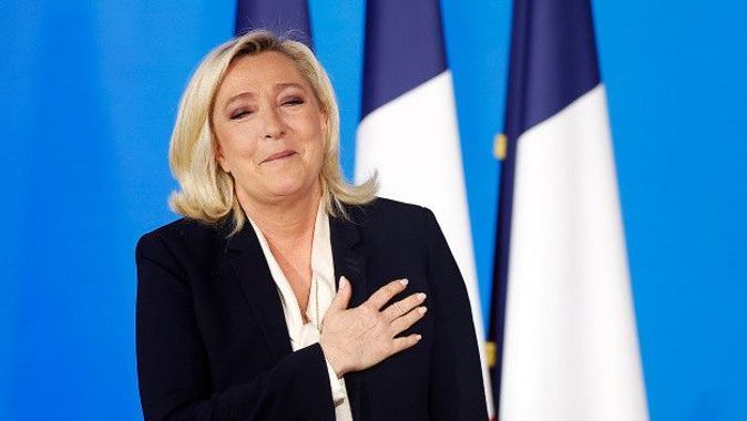 Le Pen&#039;den ilk açıklama: &quot;Bu gecenin sonucu kendi içinde büyük bir zafer&quot;