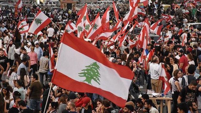Lübnan&#039;da şok! Ülkelerinin iflas ettiğini canlı yayında öğrendiler