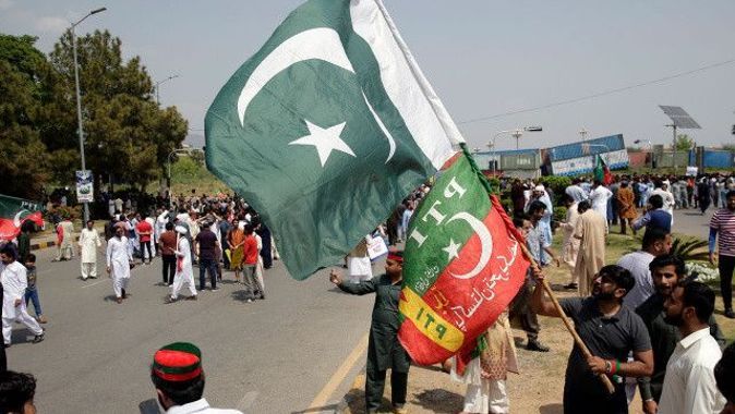 Pakistan ekonomik krize sürükleniyor