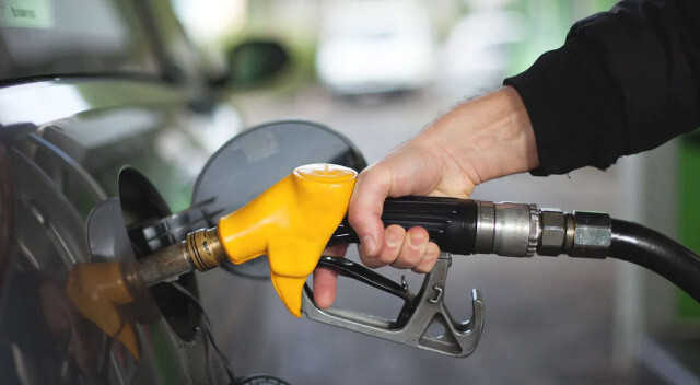 Petrol fiyatları sert yükseldi! Benzin ve motorine zam gelecek mi? 27 Nisan 2022 güncel akaryakıt fiyatları