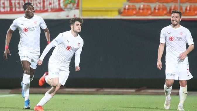 Ziraat Türkiye Kupası Yarı Final ilk maçında Sivasspor Alanyaspor&#039;u 2-1 yendi