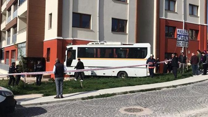 Ankara&#039;da öğrenci servisi eve çarptı, çok sayıda yaralı var