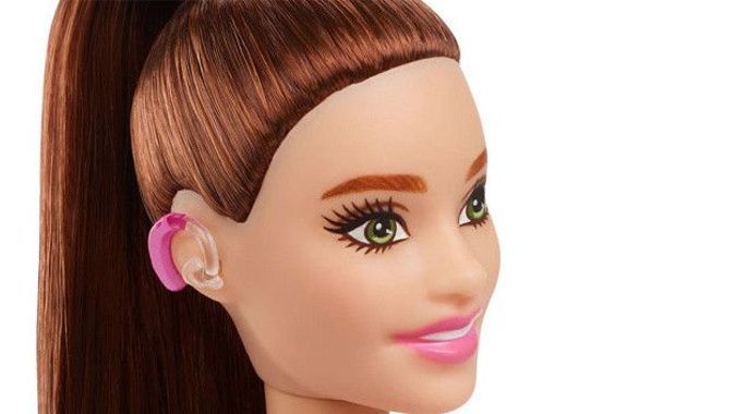 Barbie bebeklerin çeşitliliği artıyor: İşitme cihazlı Barbie, vitiligosu olan Ken piyasaya çıkacak