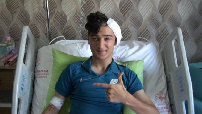 Çaykur Rizespor&#039;un beyin kanaması geçiren genç futbolcusu İmran Gür sahalara döndü