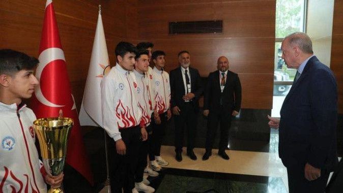 Cumhurbaşkanı Erdoğan, şampiyon sporcularla buluştu