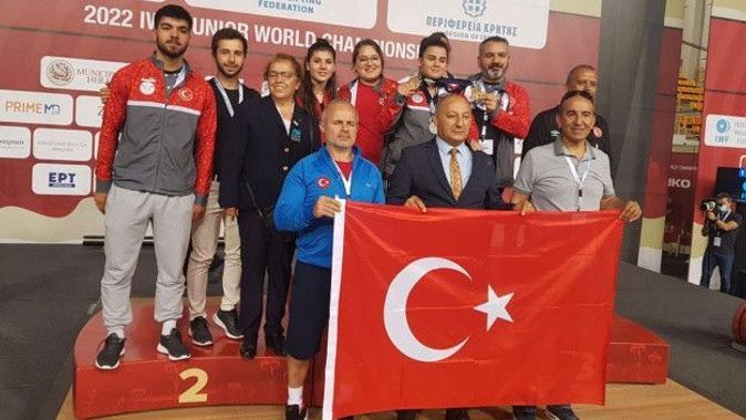 Dilara Narin&#039;den Dünya Gençler Halter Şampiyonası 2 altın 1 gümüş madalya