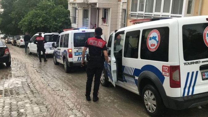 Edirne&#039;de ellerinde silahlarla düğün arabasının önünü kestiler: Çok sayıda yaralı var
