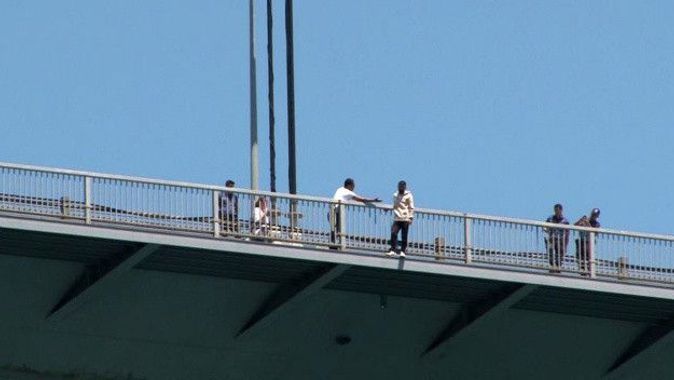 Fatih Sultan Mehmet Köprüsü&#039;nde intihar girişimi! Korku dolu anlar