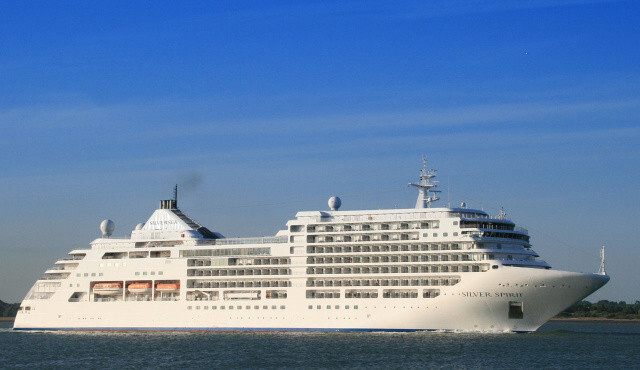 Lüks yolcu gemisi Silver Spirit Antalya’ya demir attı