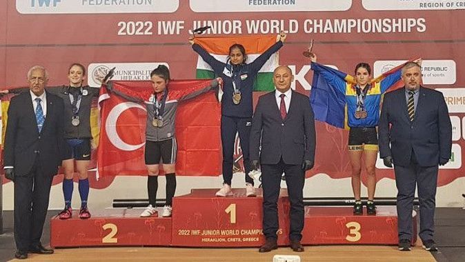 Milli halterci Cansu Bektaş Dünya Şampiyonası&#039;nda 1 altın 1 gümüş madalya kazandı
