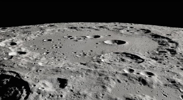Milyarlarca yıldır Ay&#039;da saklanıyor: Roket yakıtı yapılacak