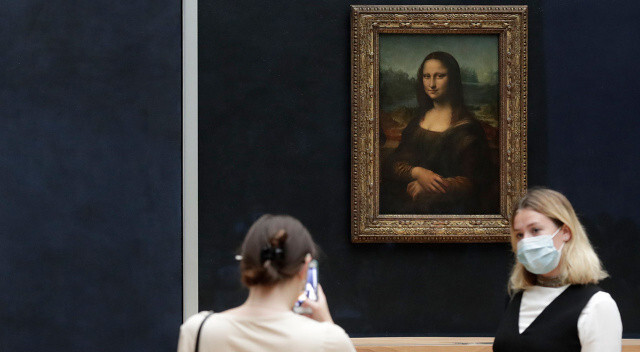 Mona Lisa&#039;ya &#039;pastalı&#039; saldırı