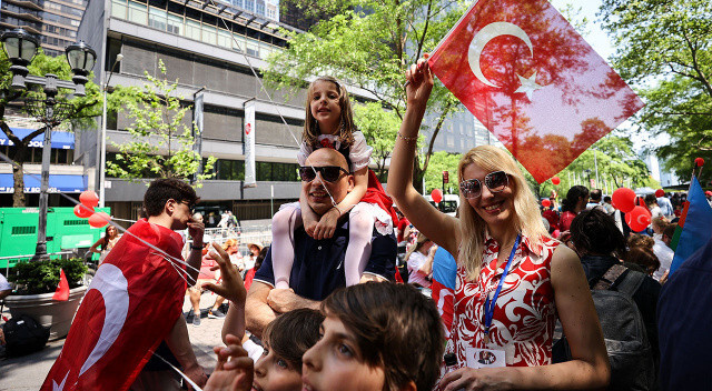 New York’ta Türk bayrakları dalgalandı: 39. Türk Günü ve Festivali renkli görüntüler oluşturdu
