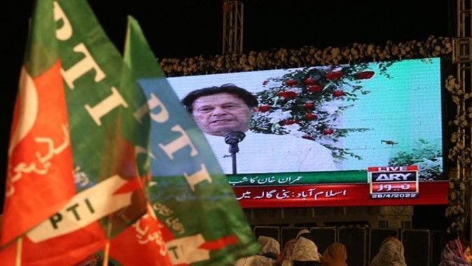 Pakistan&#039;ın eski Başbakanı Han&#039;dan yürüyüş çağrısı