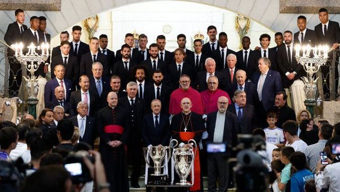 Real Madrid 14. Devler Ligi zaferini hem taraftarlarıyla hem de dini ve siyasi liderlerle birlikte kutladı