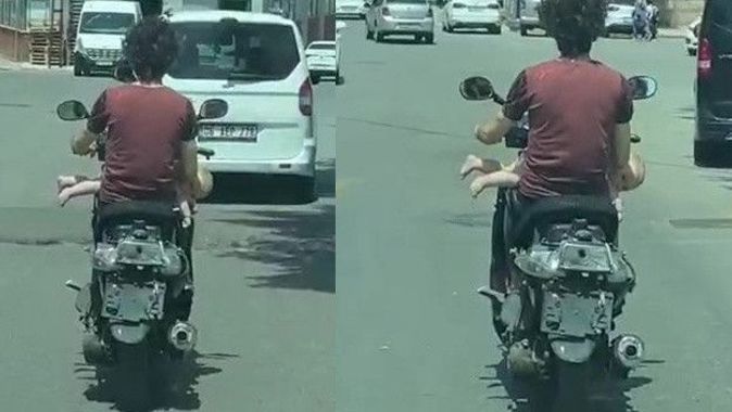 Şoke eden görüntü: Kucağına yatırdığı bebekle motosiklet sürdü