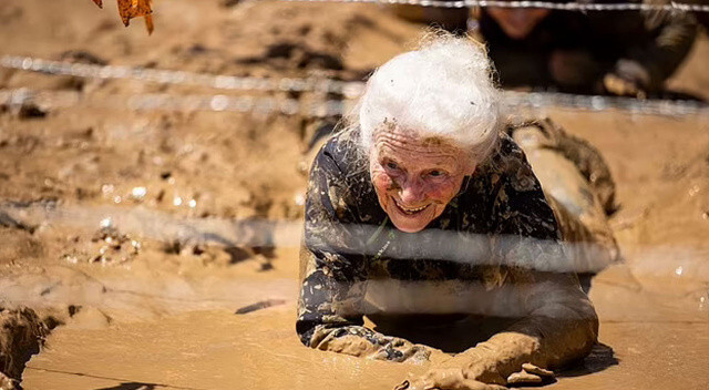 Süper babaanne: 83 yaşında dayanıklılık yarışına katıldı