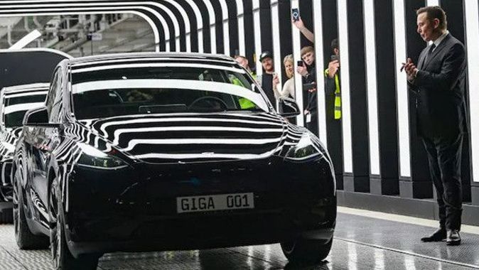 Tesla, binlerce otomobilde hata buldu: Araçları acilen geri istiyor