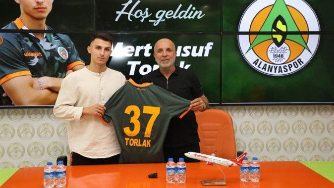 Aytemiz Alanyaspor ilk transferini yaptı... Mert Yusuf Torlak&#039;tan 5 yıllık imza