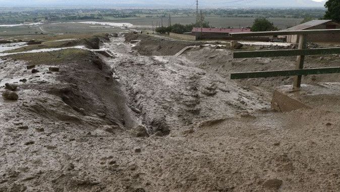 Erzincan sele teslim: Bir mahalle boşaltıldı