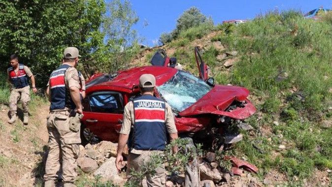 Erzurum&#039;da korkunç kaza! Araç şarampole yuvarlandı: Ölü ve yaralılar var