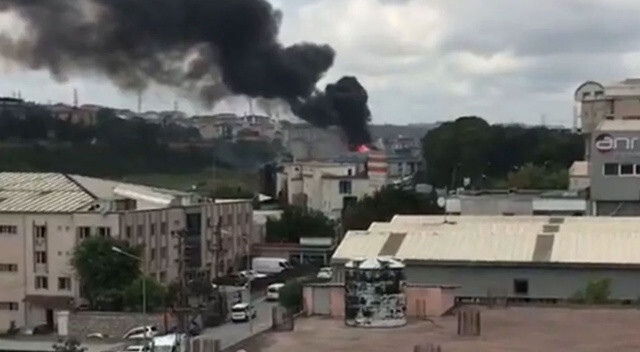 Hadımköy Atatürk Sanayi Sitesi&#039;nde yangın! 5 araç alev alev yandı